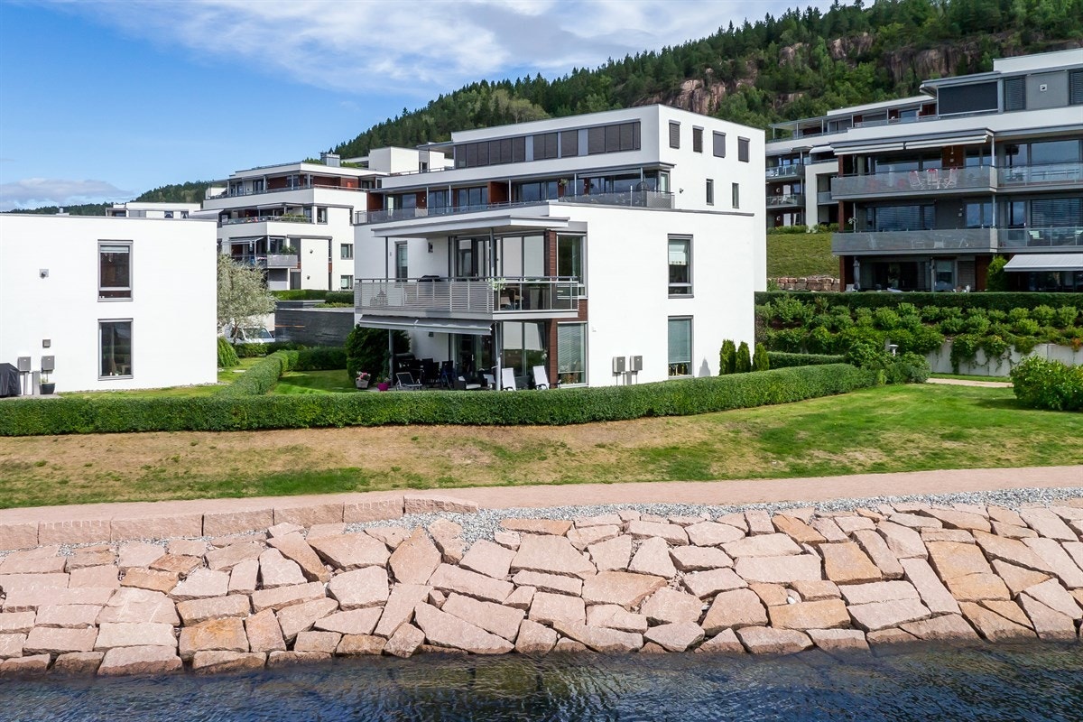 Engersand Havn er allerede et lite eventyr av et boligområde. Vestvendt, sjønært og solrikt, snaue ti minutter fra Drammen sentrum. Galleribilde