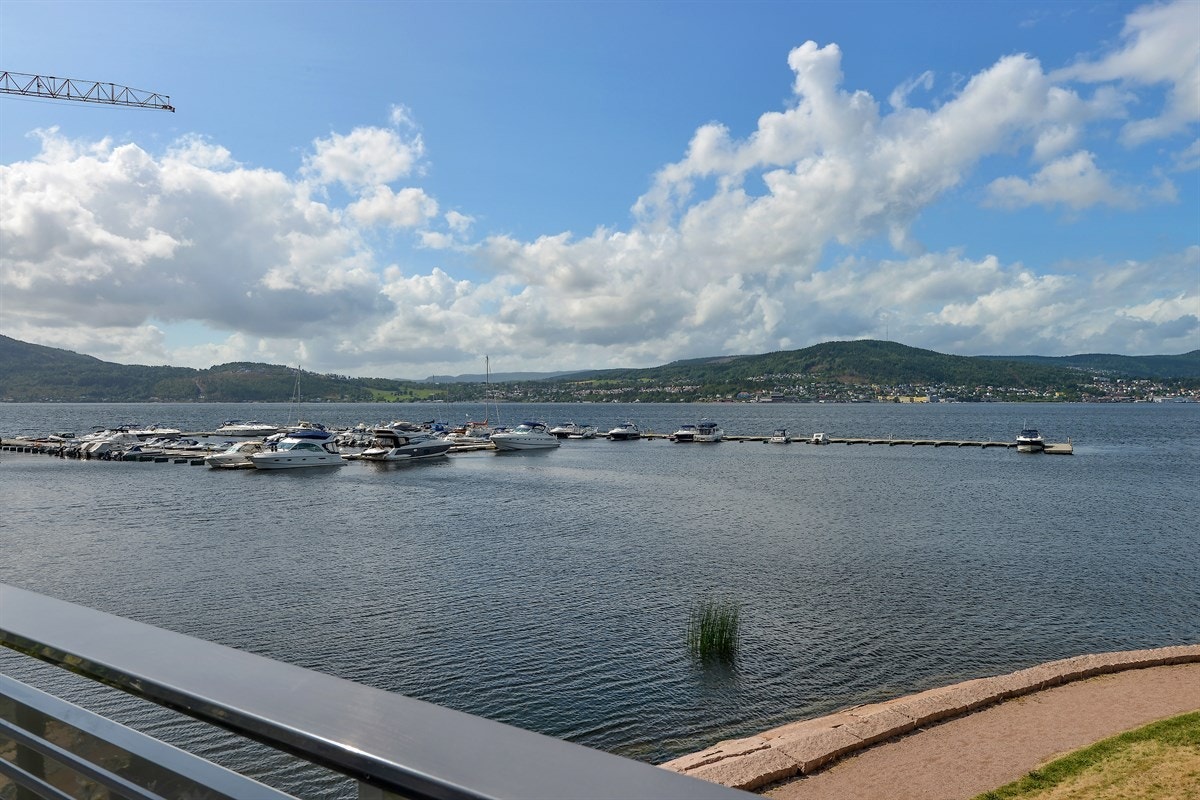 På denne terrassen er det tilnærmet fritt utsyn i begge retninger. Galleribilde