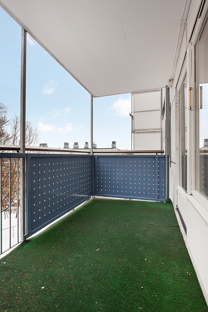 Romslig balkong Galleribilde