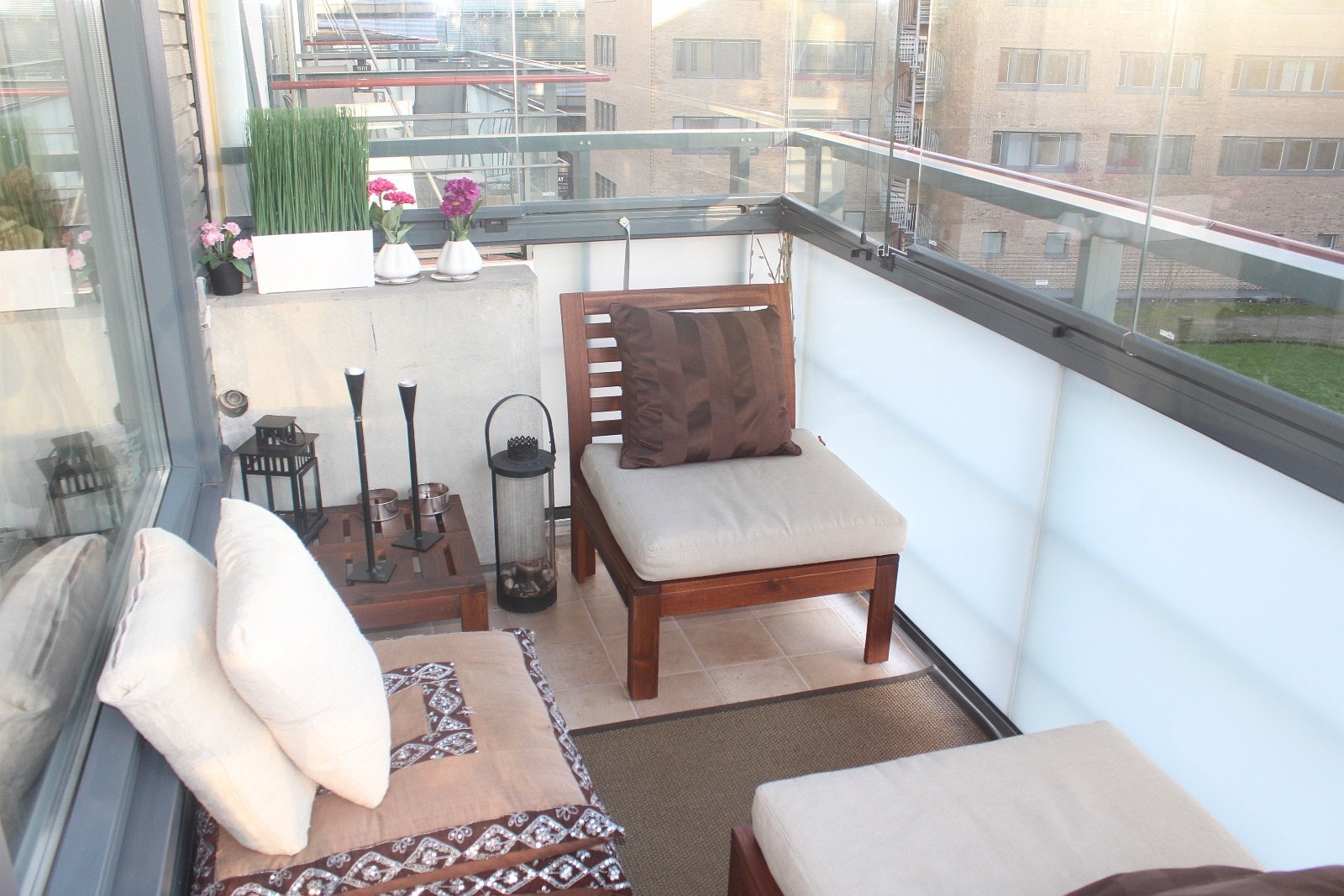 balkong med inneskjermet viduer Galleribilde