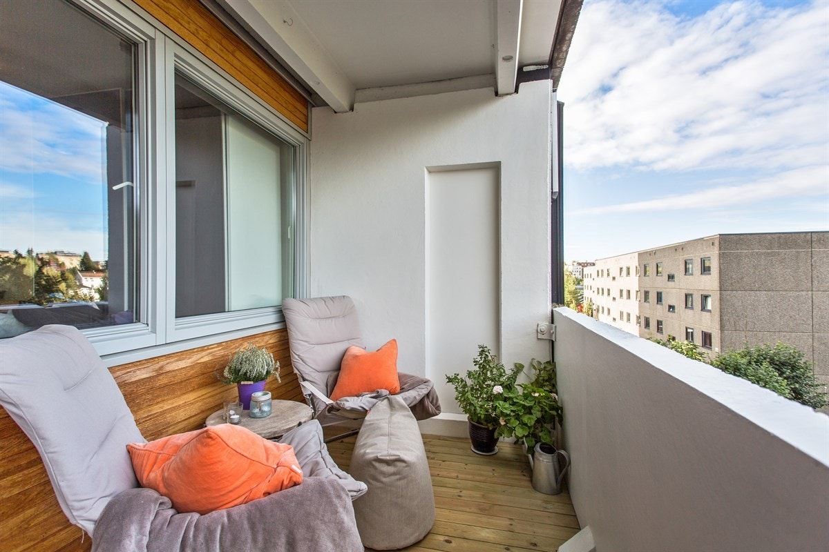 Stor, overbygget veranda på 10 kvm med ettermiddags-/kveldssol Galleribilde