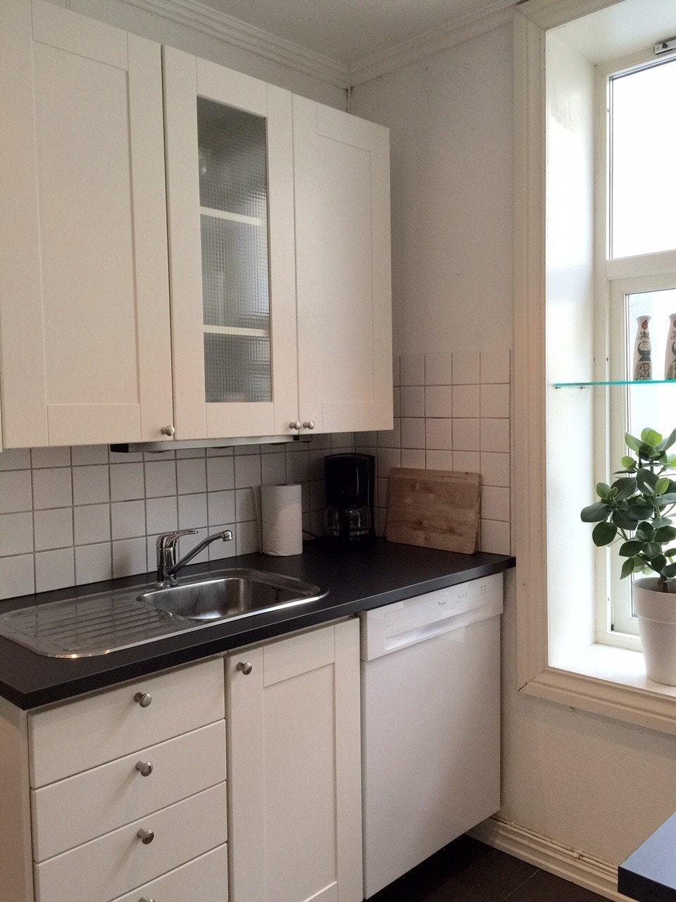 Kjøkken med oppvaskmaskin Galleribilde