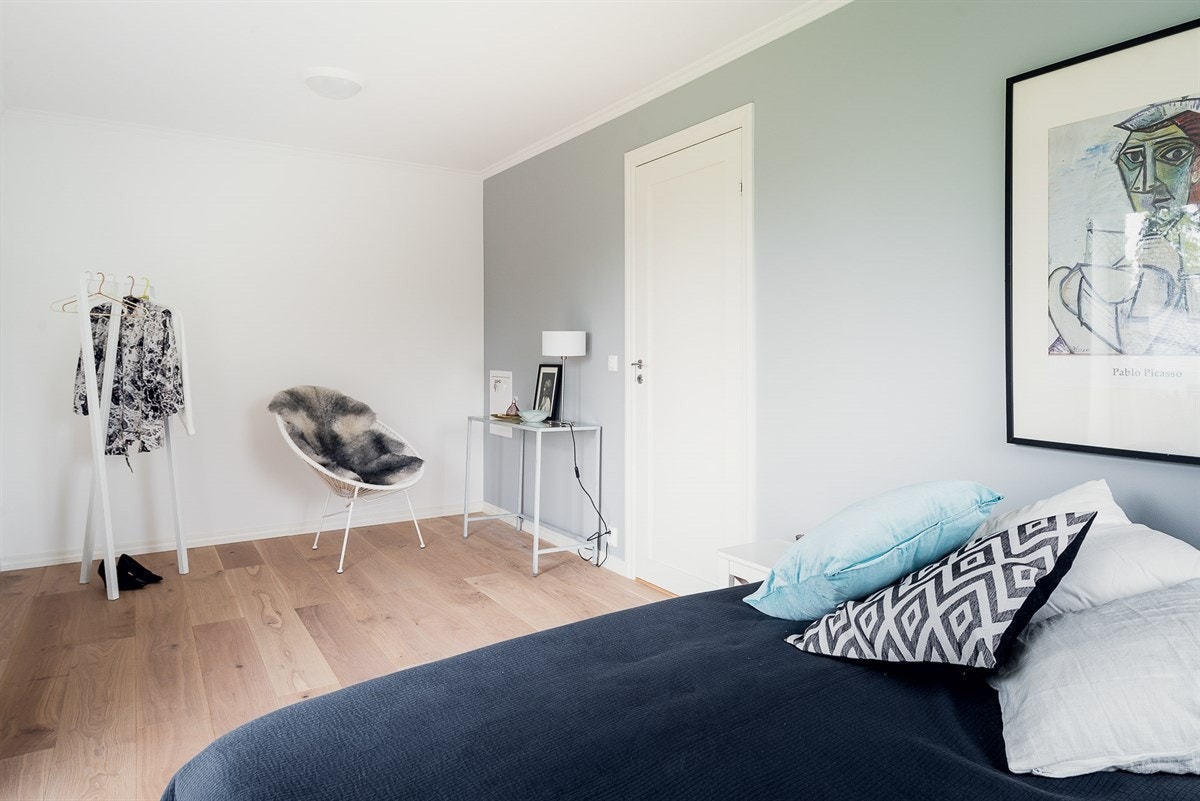 Her er det også rikelig plass til oppbevaringsmøbler. Galleribilde