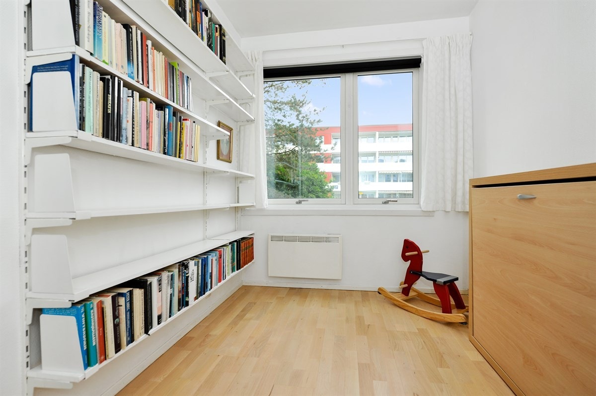 Bokhyller på barnerom Galleribilde