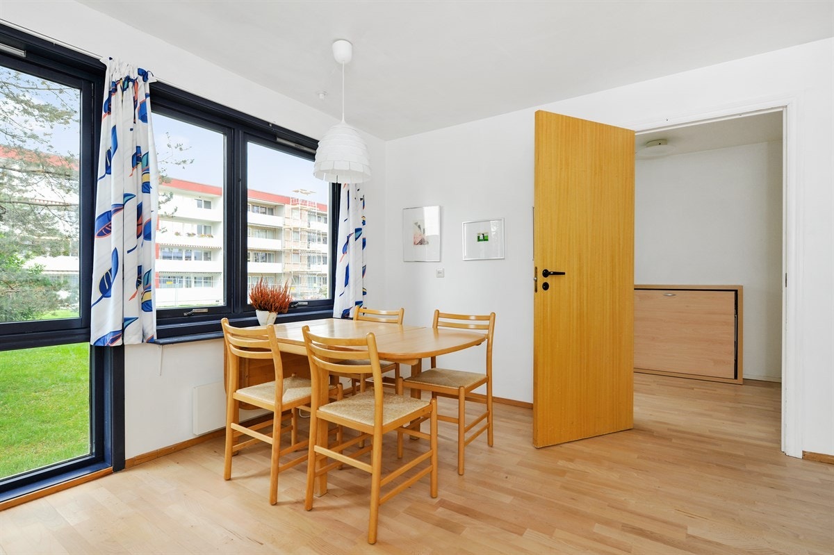 God plass til spisestue Galleribilde