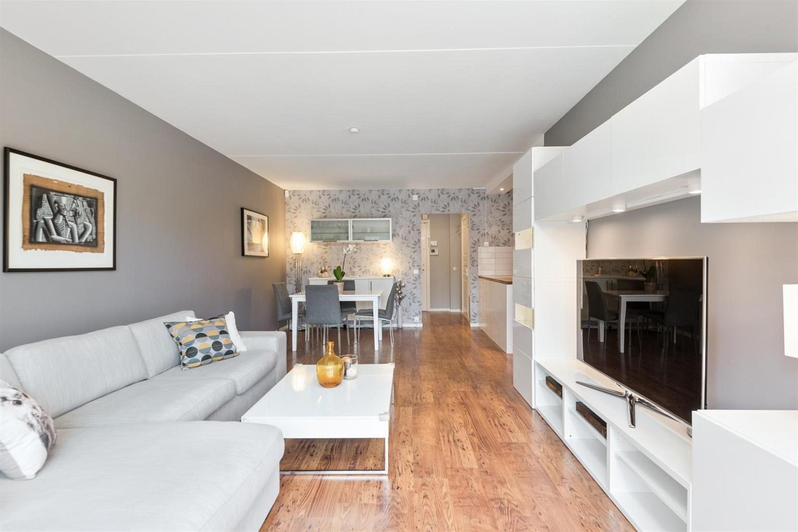 Rom for egen spiseplass i åpen løsning til stuen. Galleribilde