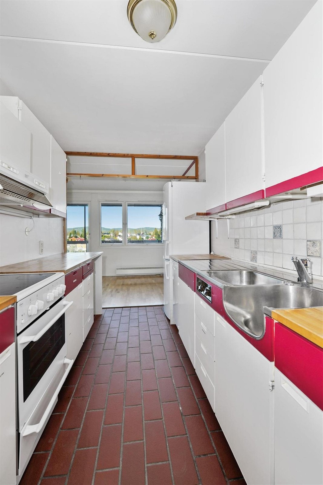 Kjøkken har behov for modernisering, her har man mange muligheter. Galleribilde