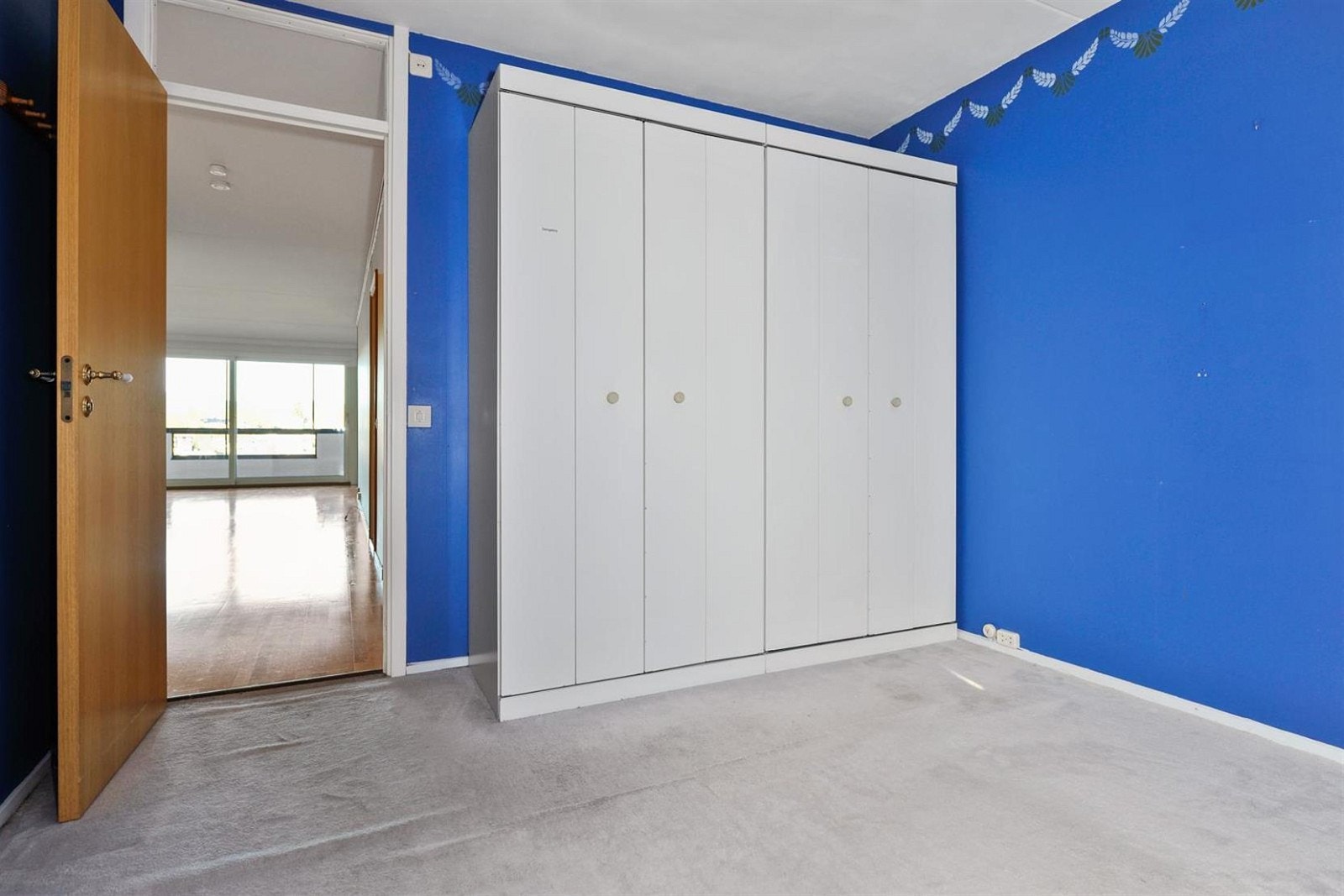 Soverom 2 med garderobeskap. Galleribilde