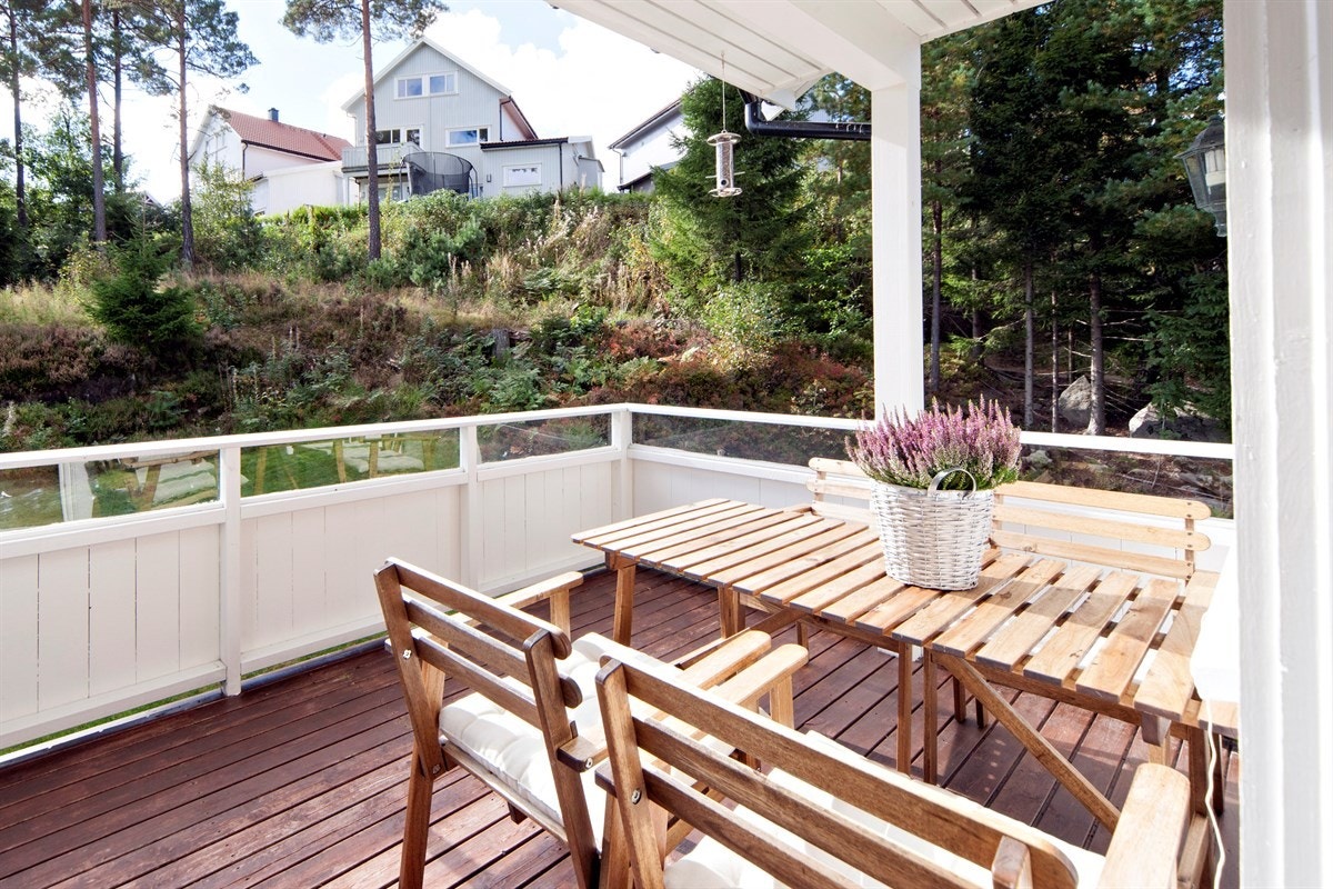 Solrik balkong med utgang fra stue/kjøkken Galleribilde