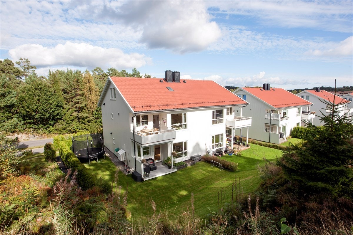 Leiligheten ligger i 2 etasje Galleribilde