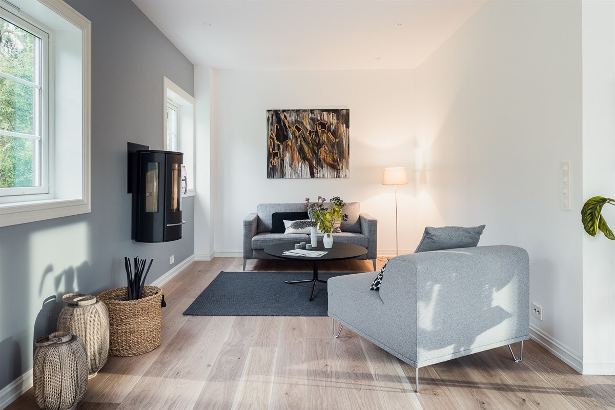 Stuen er et velfungerende samlingsrom både for familien i hverdagen og sammenkomster av større omfang. Galleribilde