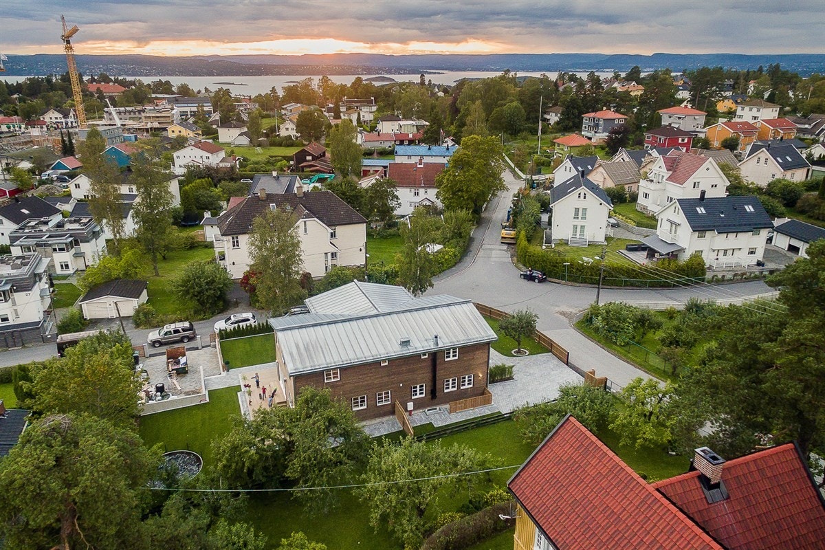 Sommerstid er nærheten til fjorden og en rekke populære badesteder et stort pluss. Galleribilde