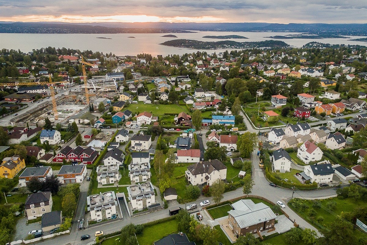 Med sykkelen triller du på få minutter ned til Nordstrand Bad og videre ut til Skinnerbukta på Malmøya. Galleribilde