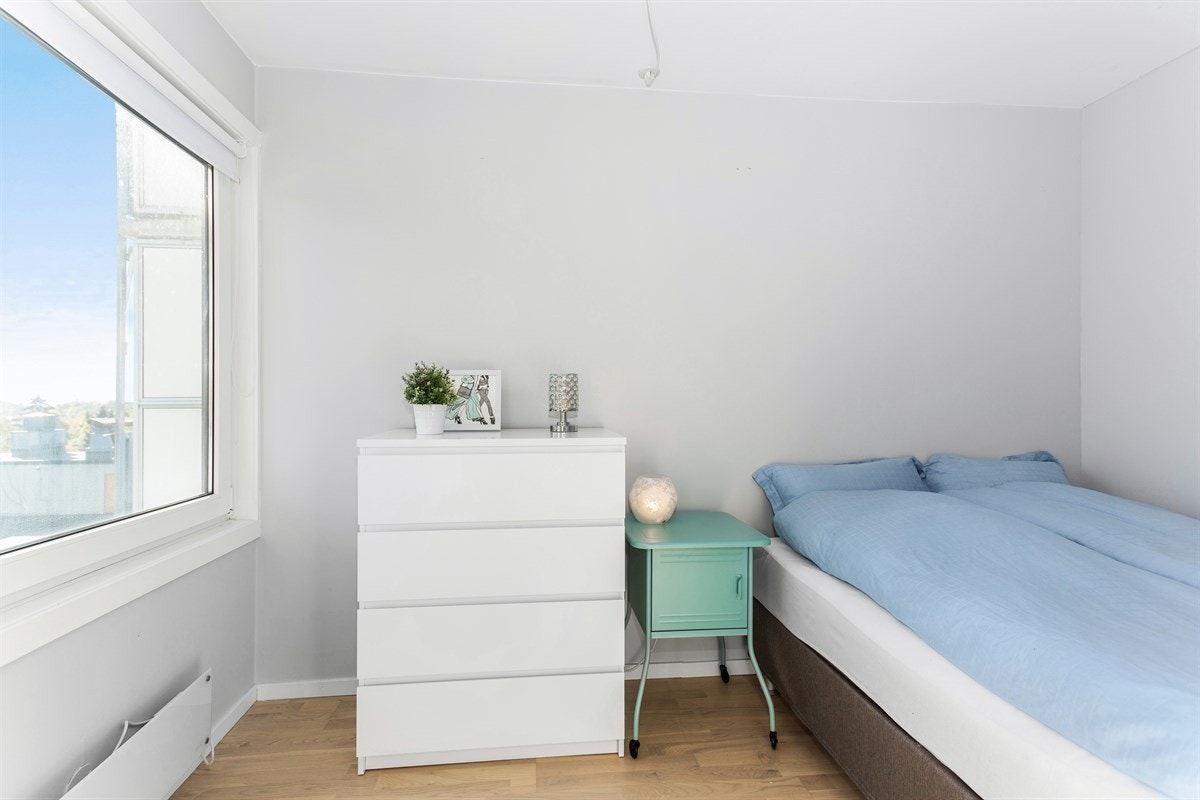 Lys og luftig soverom med fri utsikt! Galleribilde