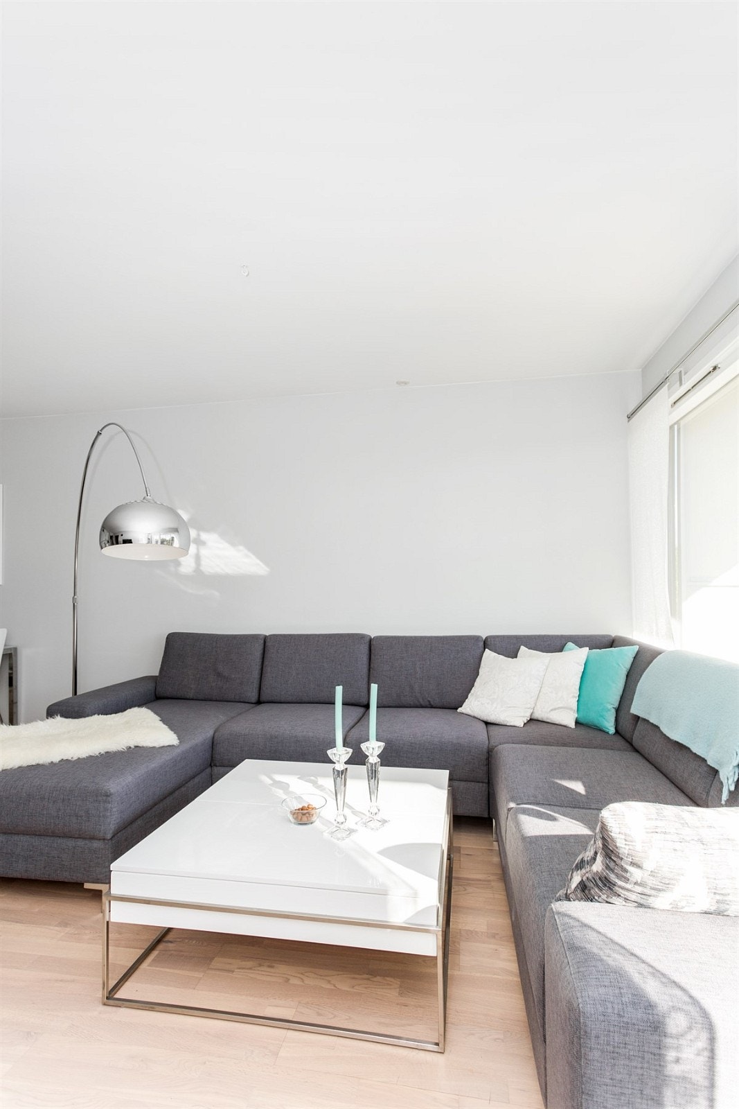 Stue med god plass for sofa -og tv-løsning. Galleribilde