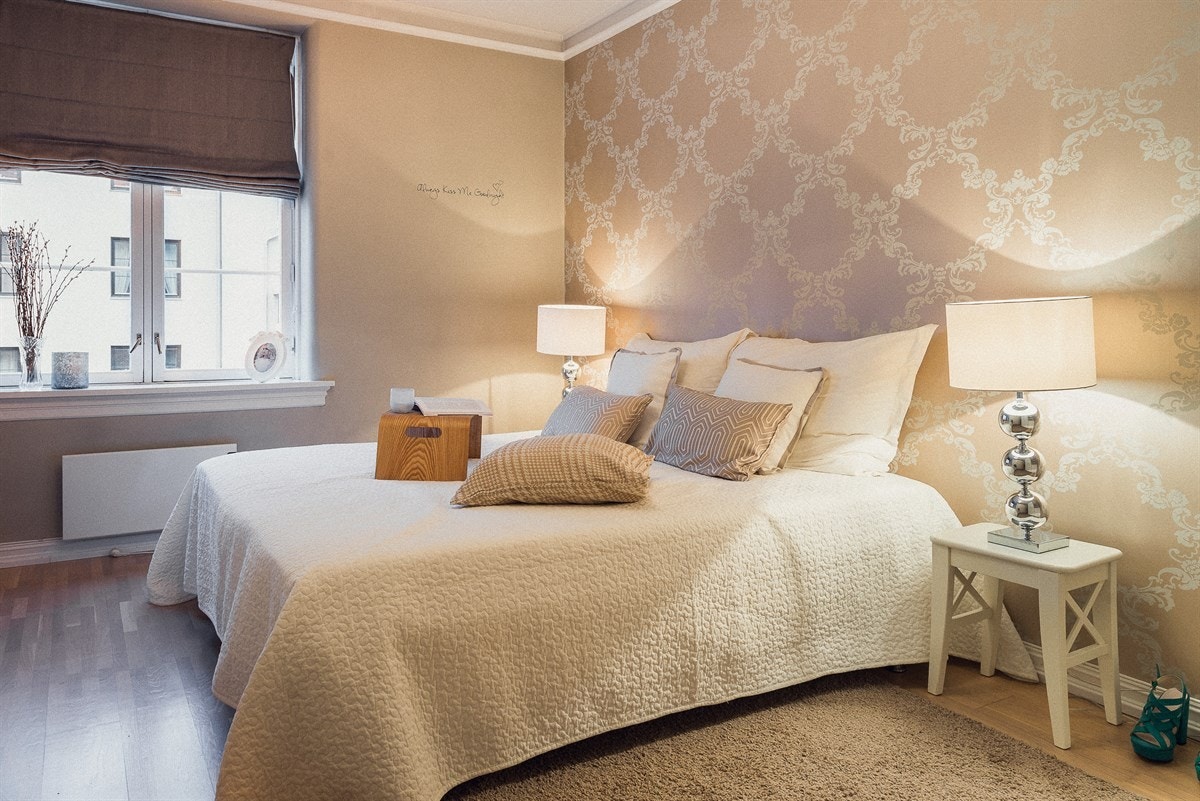 Hovedsoverommet er et utpreget stort og delikat innredet rom hvor du opplever komforten av mye plass. Galleribilde