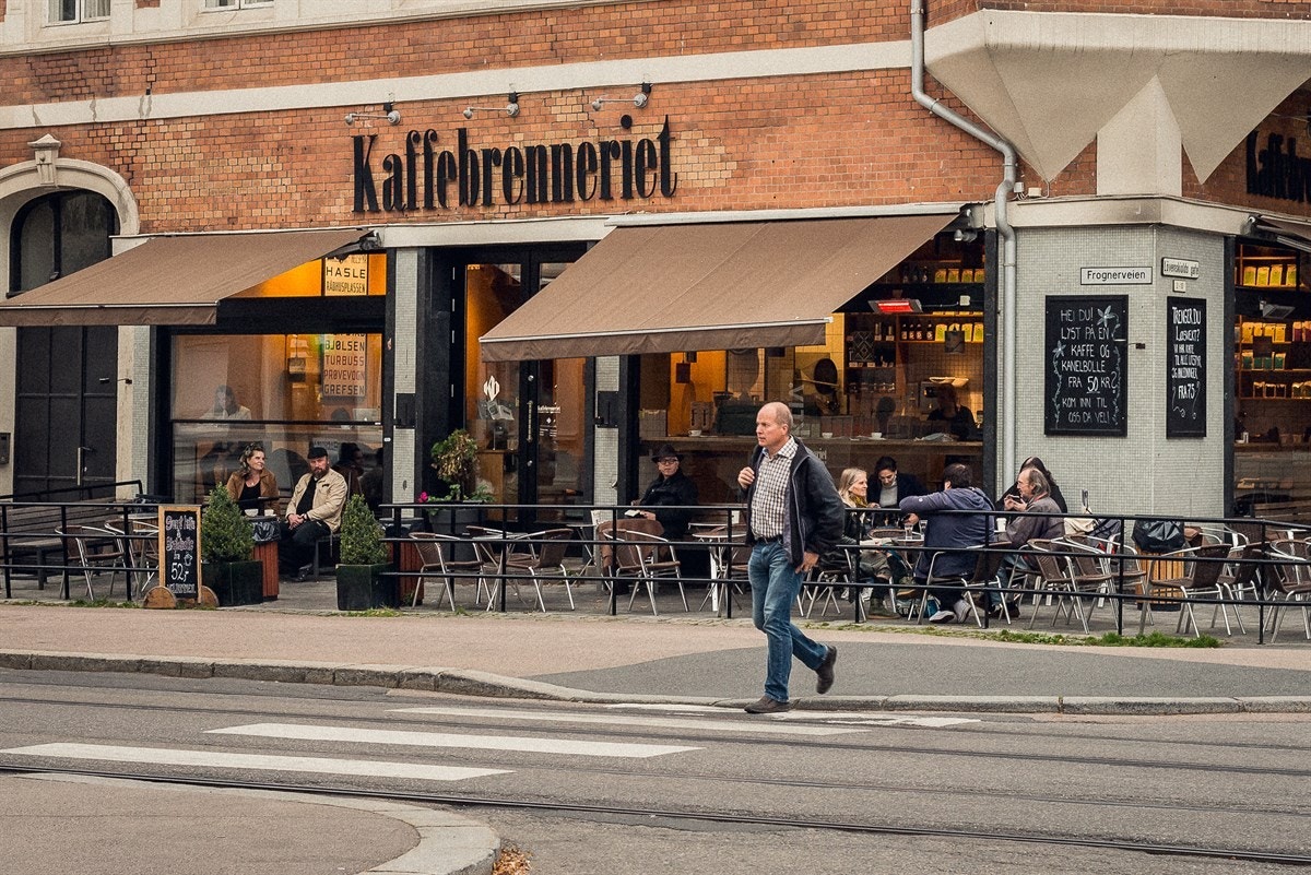 Fra Kaffebrenneriet like rundt hjørnet kan ta med en kopp god drikke på veien videre. Galleribilde
