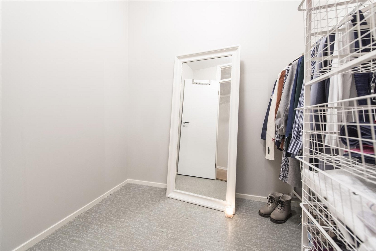 Praktisk bod/walk-in closet. Rommet har mange muligheter. Galleribilde