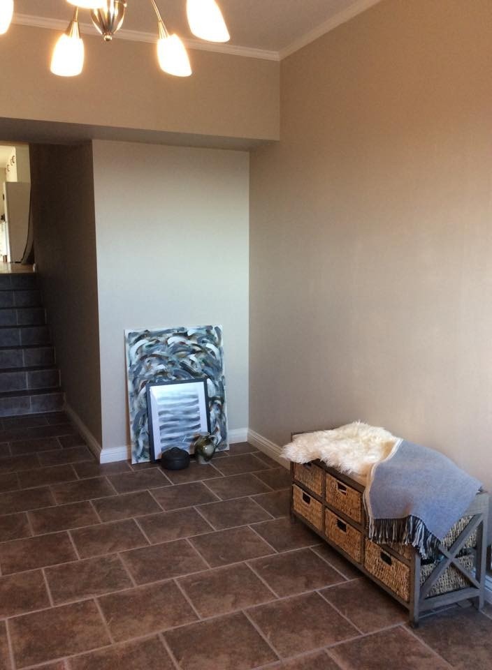 Entre, møblert Galleribilde