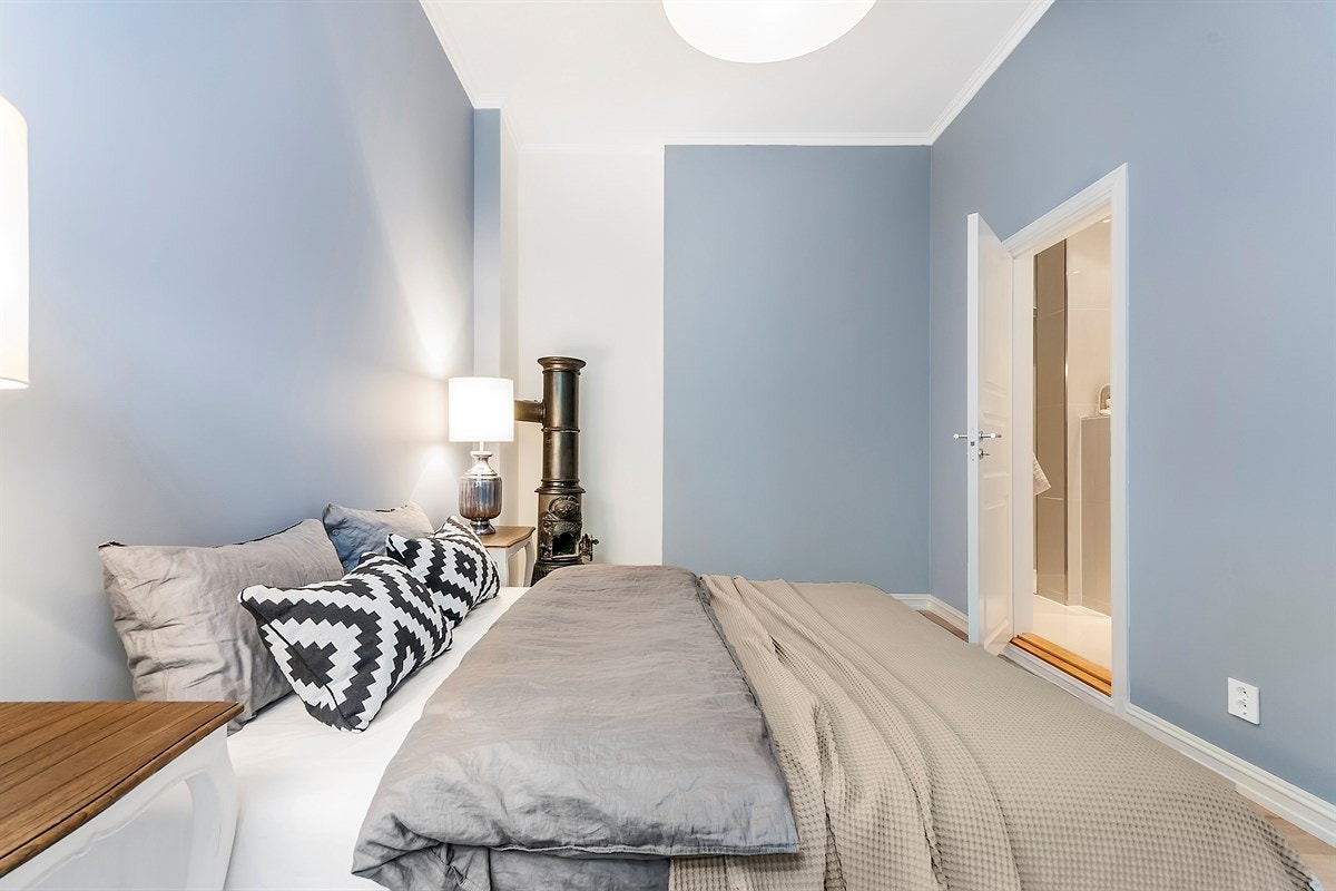 Master soverom med direkte tilgang til hoved badet. Galleribilde