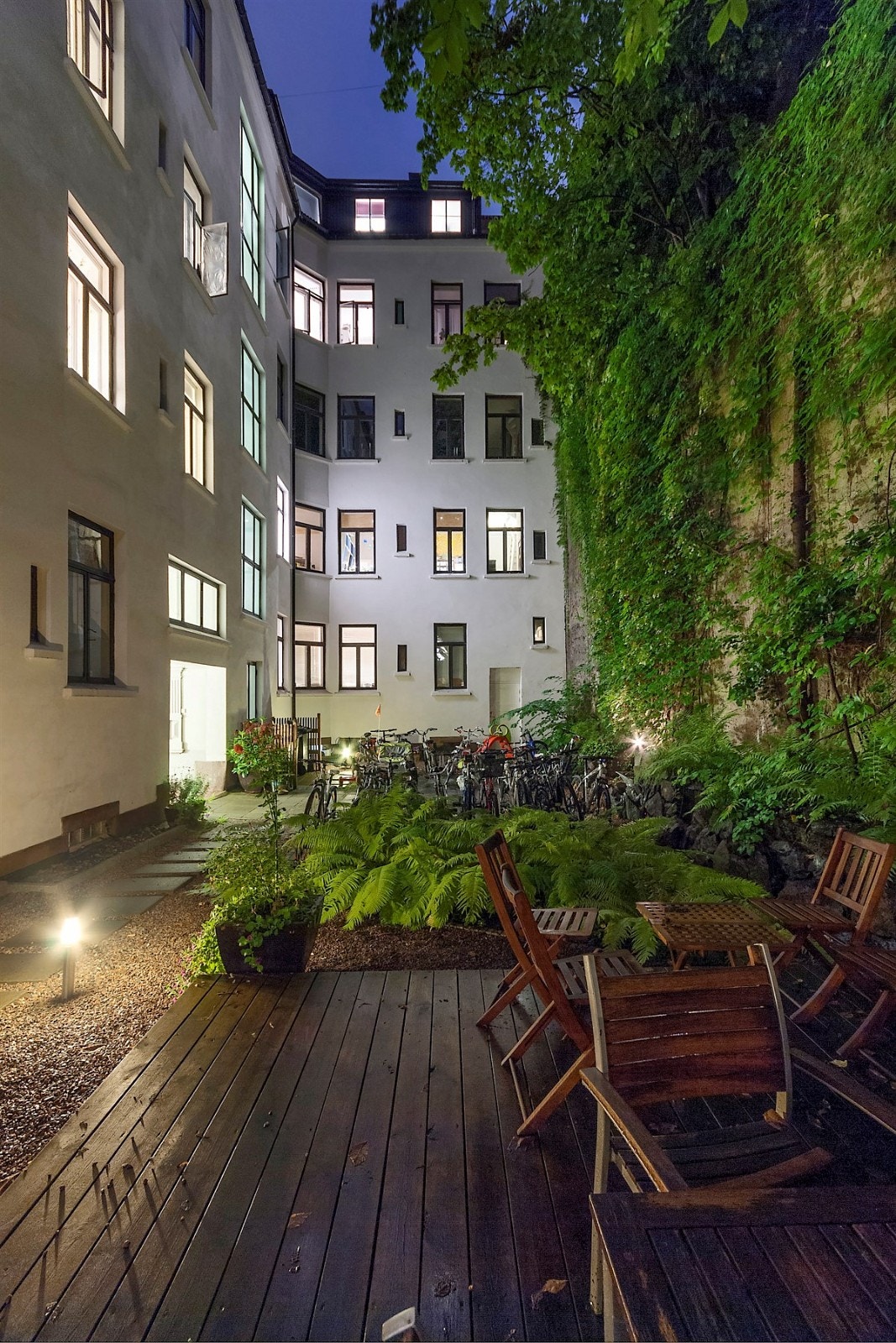 Bakgården Galleribilde