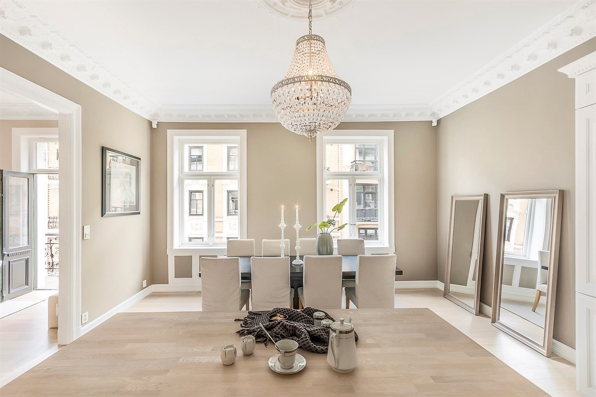 God plass til spisebord Galleribilde