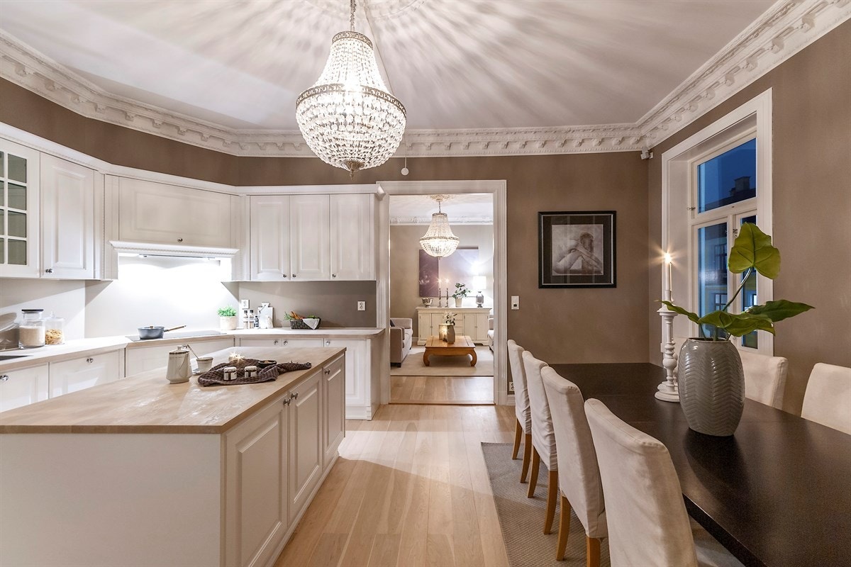 Stort og romslig spisekjøkken Galleribilde