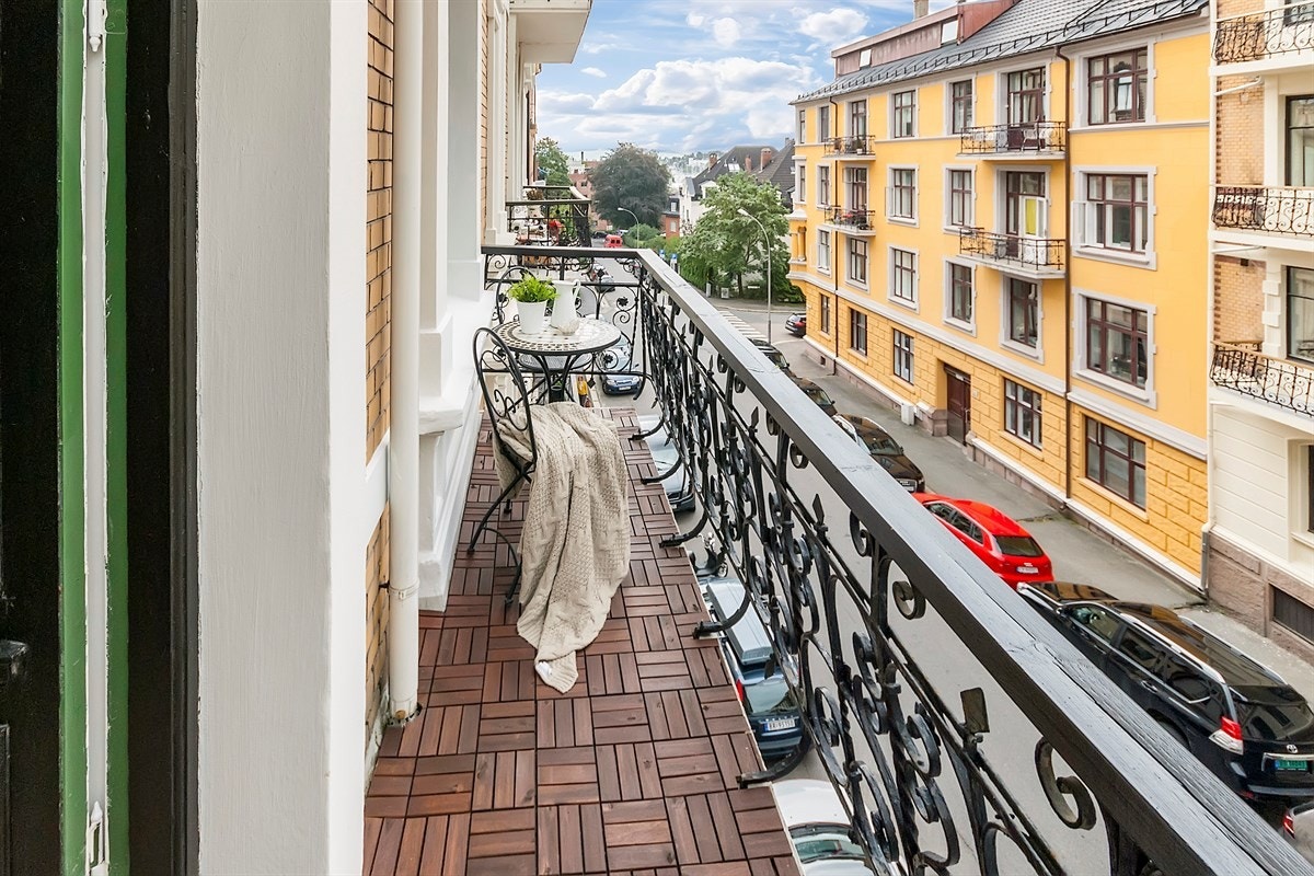 Vestvendt balkong med fine utsynsforhold Galleribilde