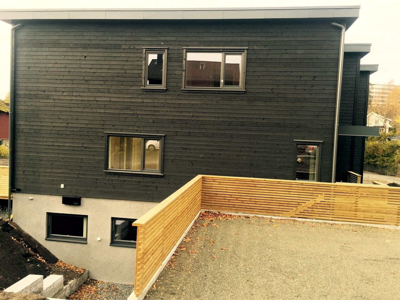 Fasade. Leietager disponerer 1 stk. biloppstillingsplass Galleribilde