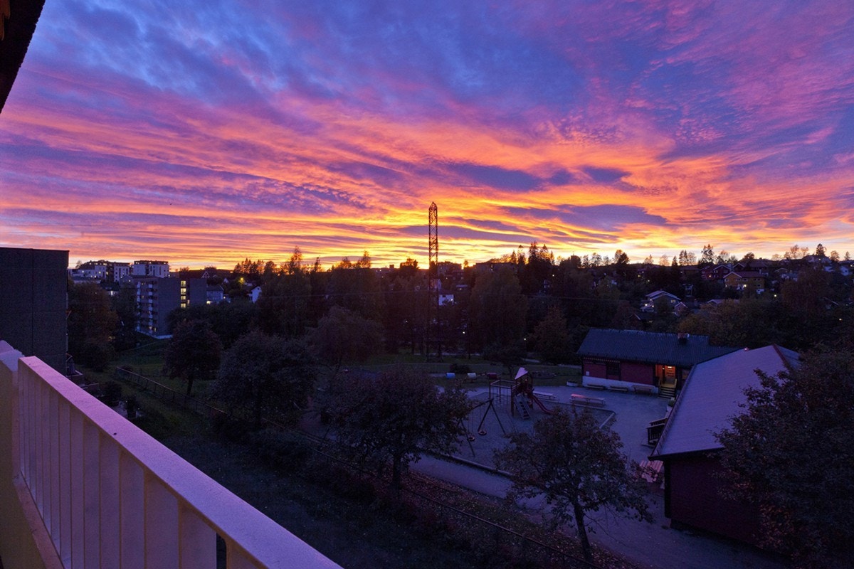 Gyllen solnedgang fra balkongen. Galleribilde