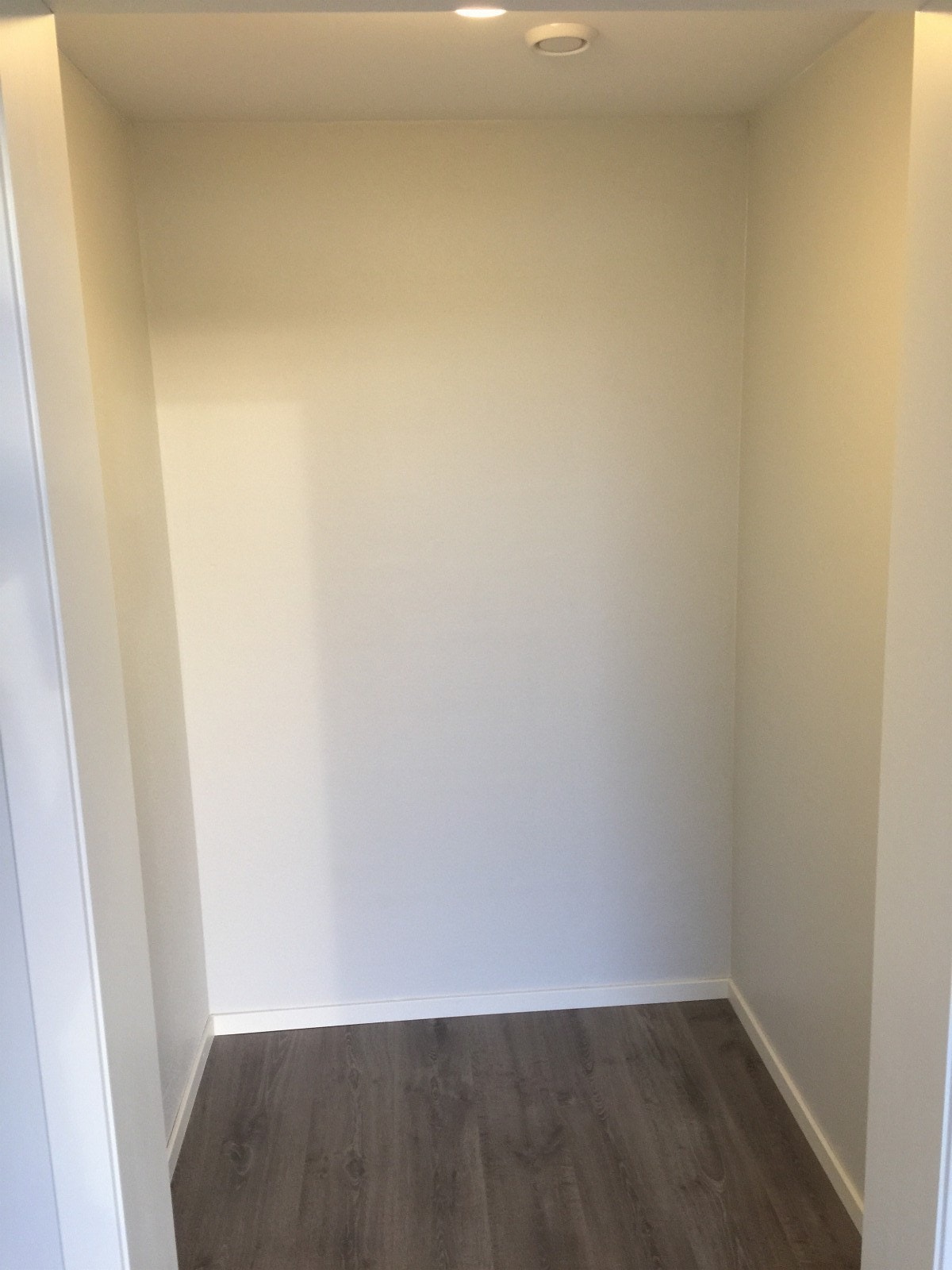 "bod" / oppbevaring / klesrom Galleribilde