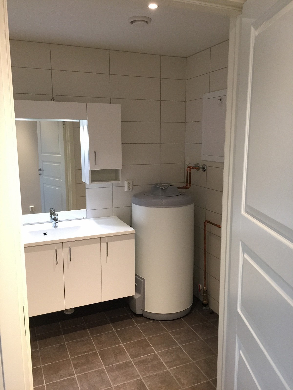 Bad med egen varmtvannstank Galleribilde