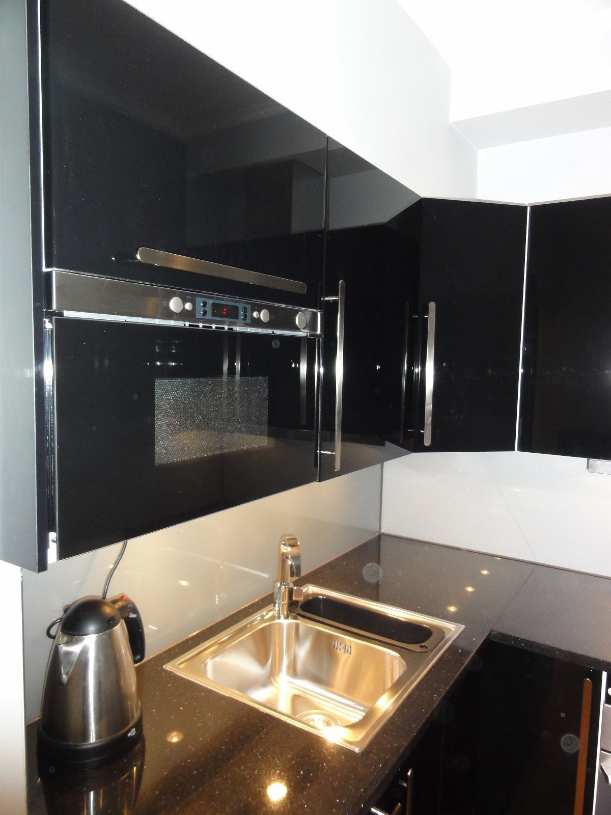 Kjøkken øversteskap Galleribilde