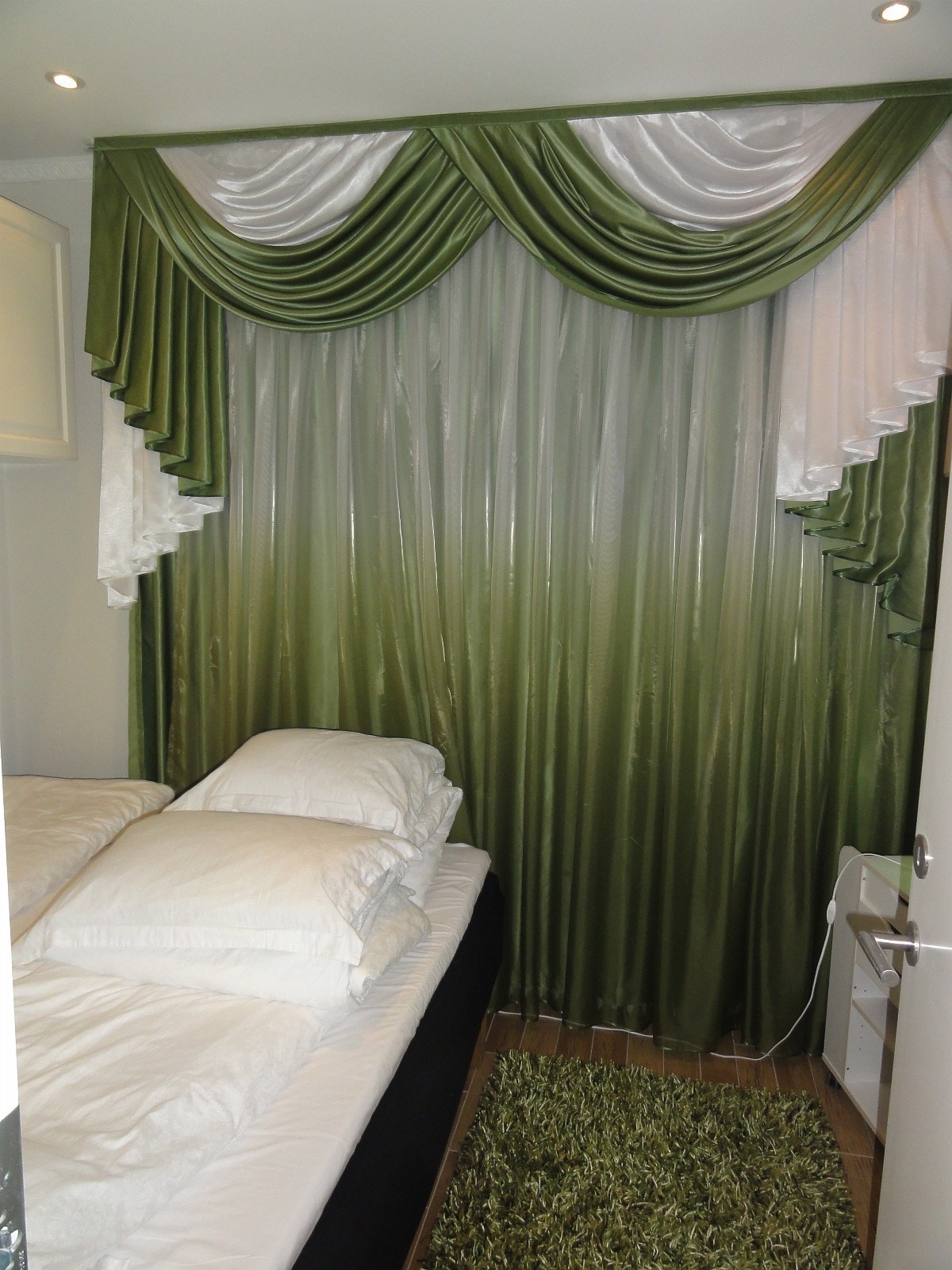 Soverom med dobbelt seng 180 / 200 sm. Galleribilde