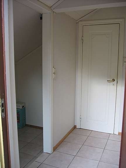 Inngang, garderobe, dør bad oppe Galleribilde