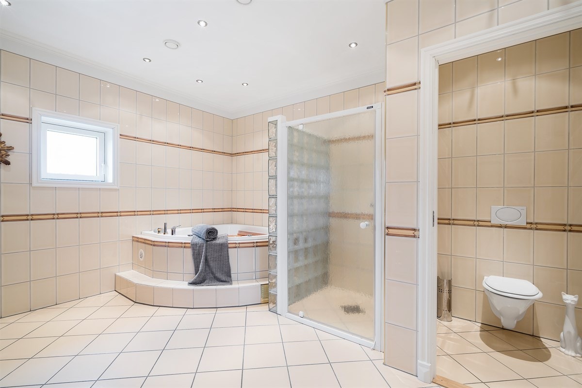 Bad tilhørende hovedsoverom. Galleribilde