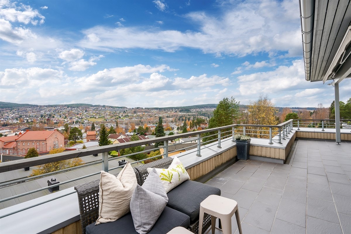 Fra terrassen har man panoramautsikt over Kongsvinger. Galleribilde