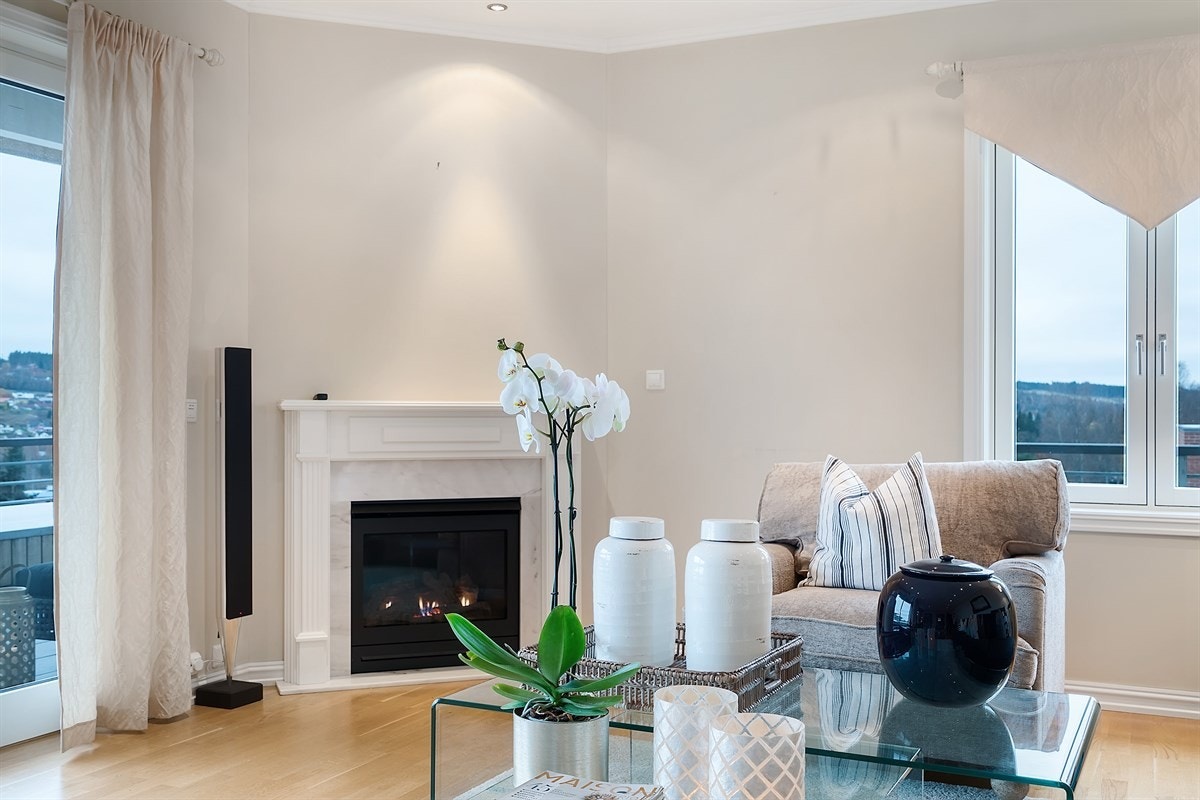 Toppleilighet på 233 m² med balkong på 3 sider av leiligheten. Balkongen strekker seg totalt over 98 m². Galleribilde