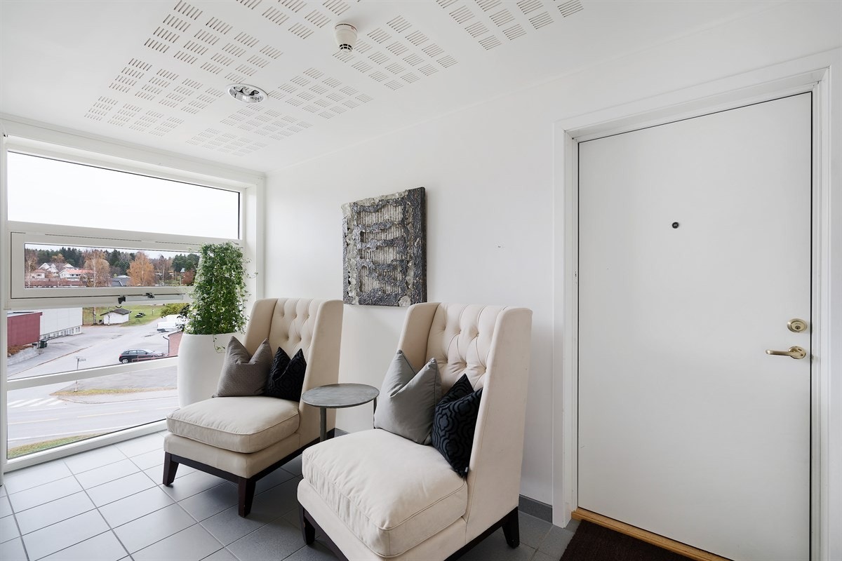 Trapperom med heis Galleribilde