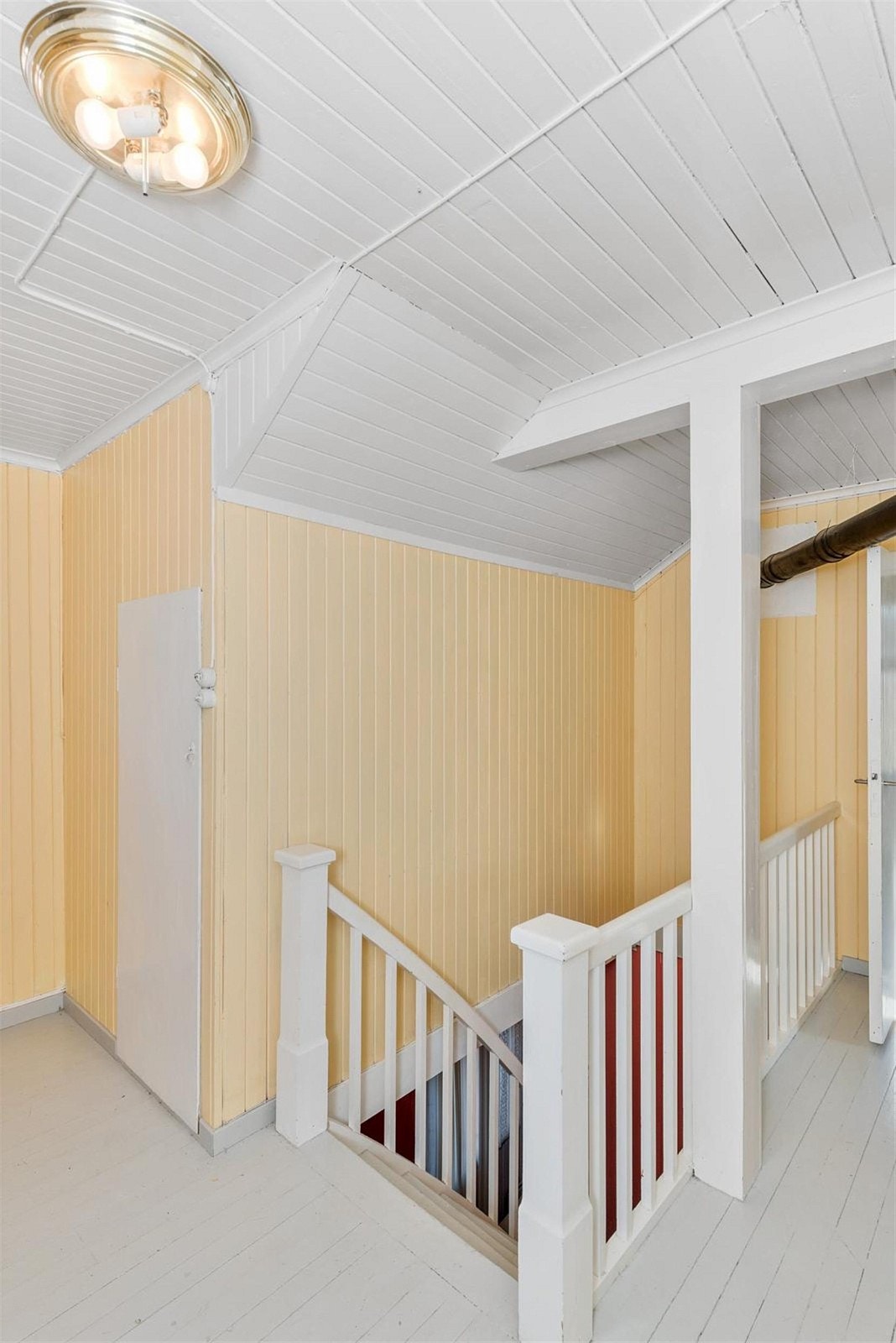 Gang med trapp fra 1. etg. til 2.etg. Galleribilde