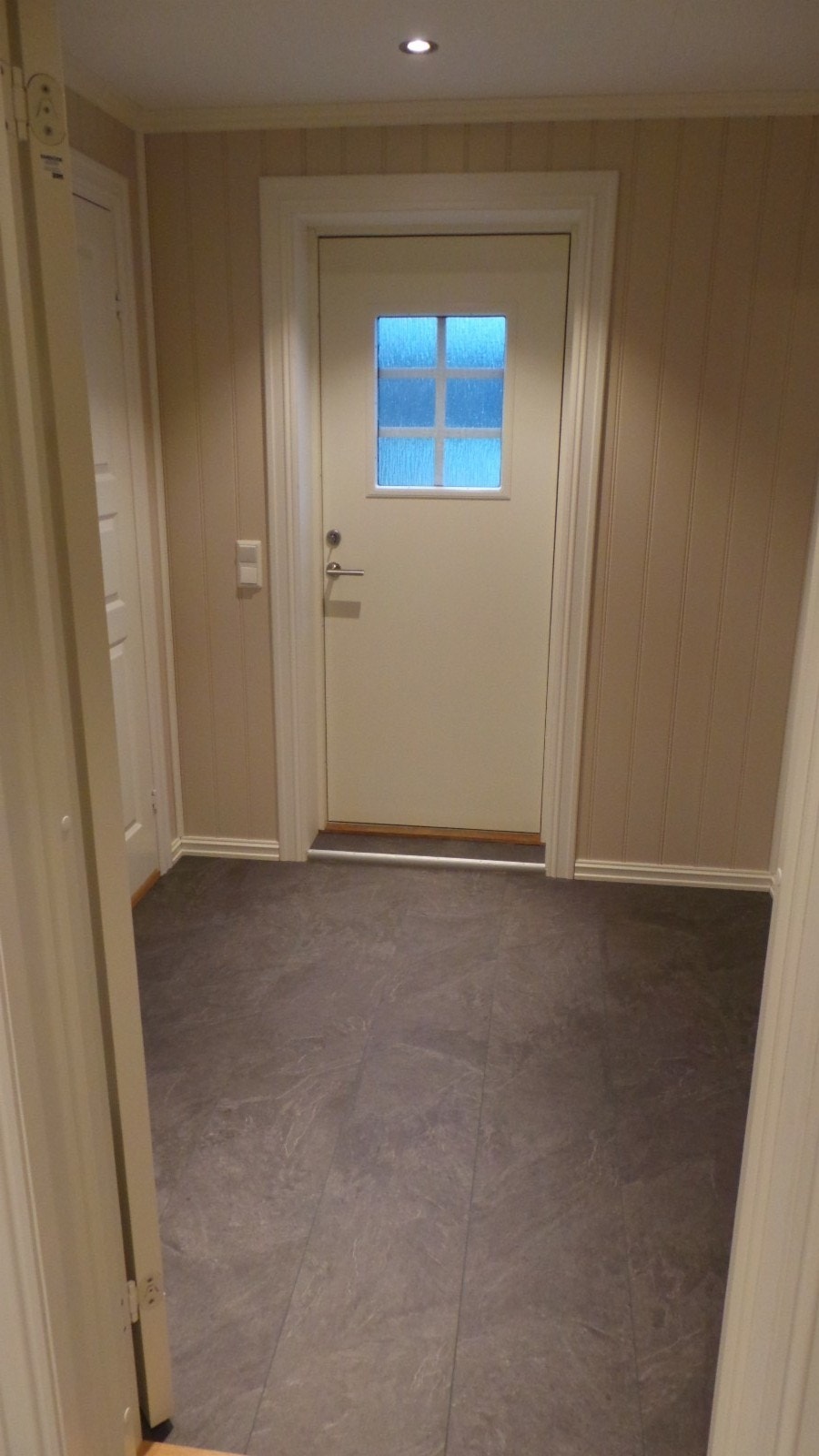 Inngangsparti
LED-spotlights installert i inngangsparti Galleribilde