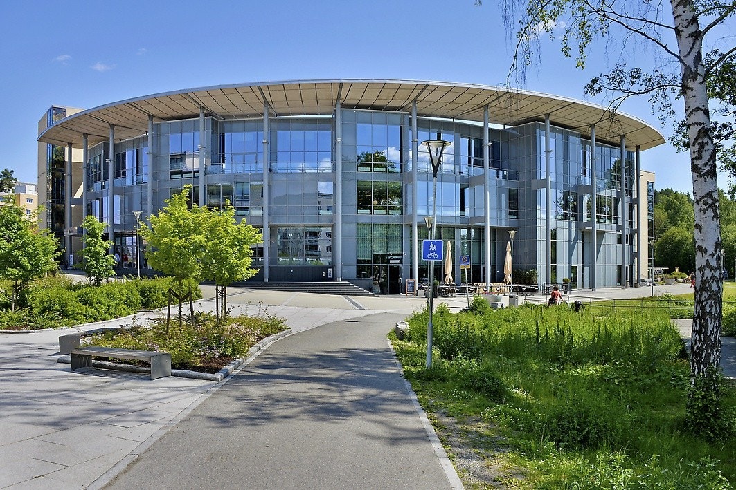 Kolben kulturhus med kino, konsertscene, restaurant, bibliotek og kulturskole for barn Galleribilde