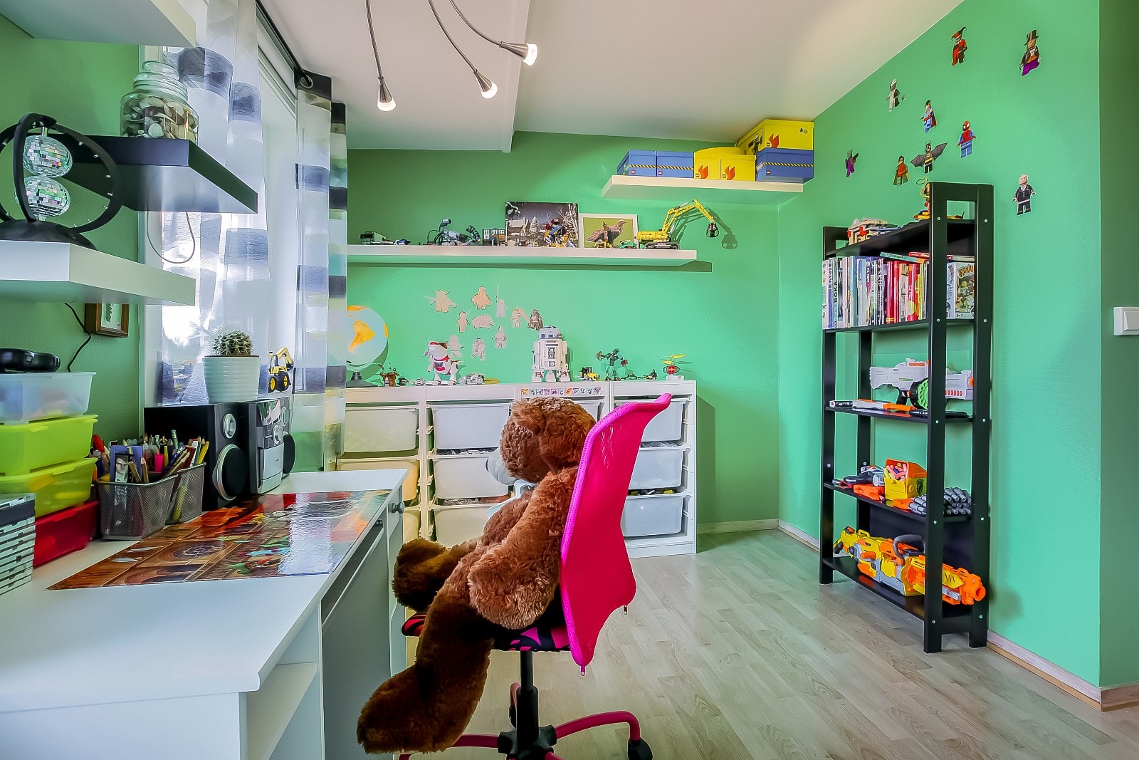 Romslig soverom II - mulig å fradele med egen inngang fra soveromsgang Galleribilde