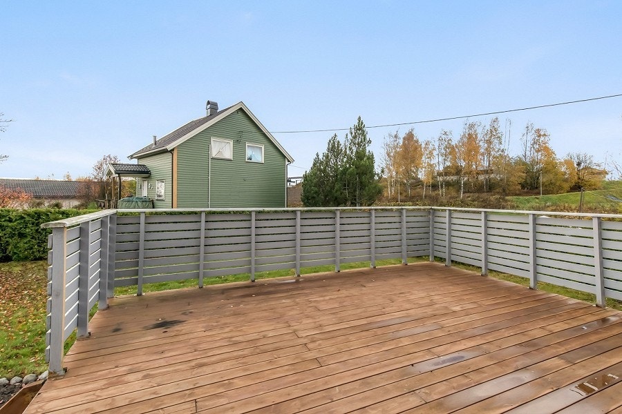 Stor terasse med sol hele kvelden Galleribilde