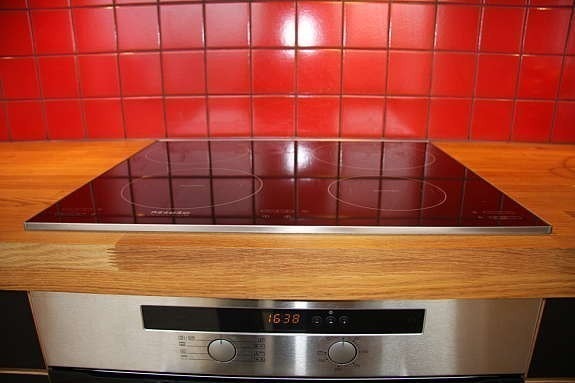 Heltre eik benkeplate. Miele induksjonstopp. Galleribilde