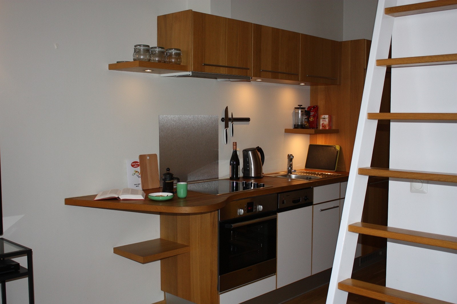 Innebygget komfyr, oppvaskmaskin, kjøl/frys Galleribilde