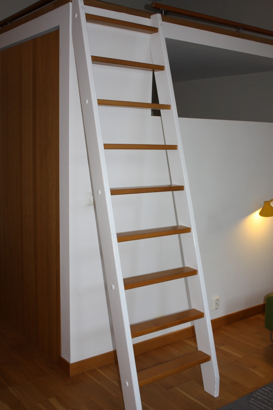 Trapp opp til hems Galleribilde