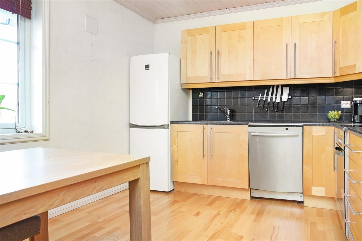 Kjøkken med plass til spisestue Galleribilde