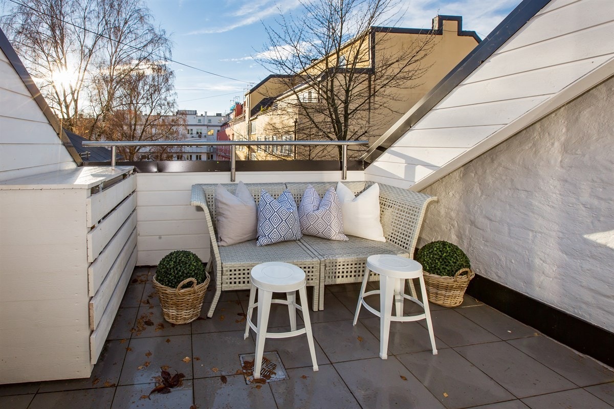 Utgang til ca. 7,5 kvm terrasse til indre gårdsrom. Sydvestvendt Galleribilde