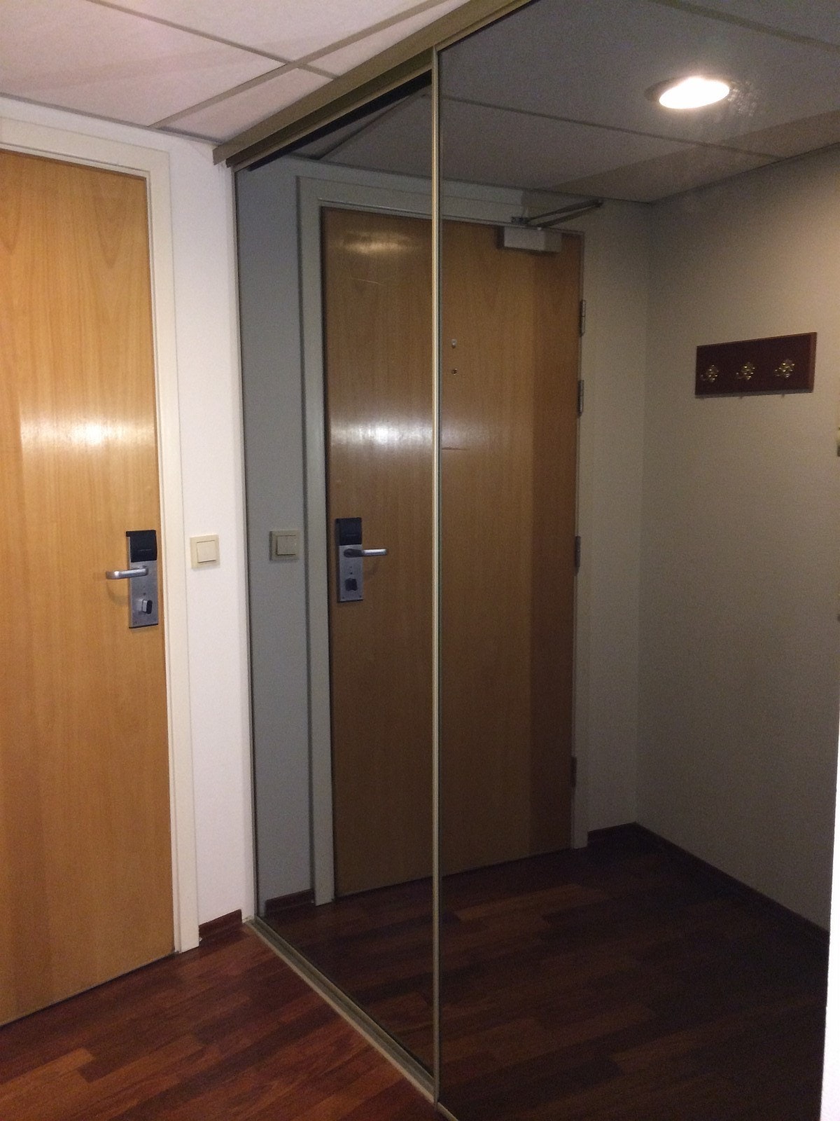 Svært god skapplass i entré Galleribilde